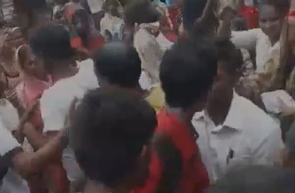 बेगूसराय में जिला पार्षद के गुर्गों ने महिला पर्यवेक्षिका के साथ की मारपीट