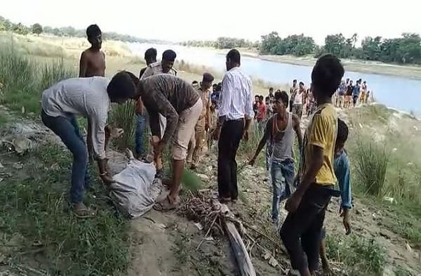 मुजफ्फरपुर: सीढ़ीघाट से मिला युवती का शव, लोगों ने जताई हत्या की आशंका