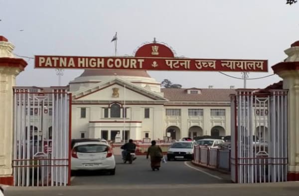 बिहार के स्कूलों में पढ़ा रहे हैं एक लाख फर्जी शिक्षक, पटना हाईकोर्ट भी हुआ हैरान, शिक्षा विभाग और निगरानी से जवाब तलब