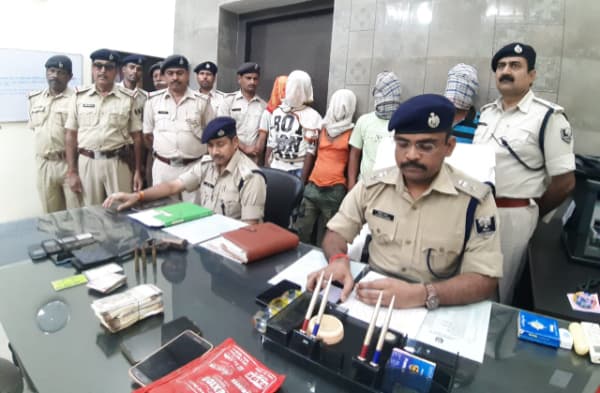 राजधानी में 4 लाख की लूट मामले में पुलिस ने किया बड़ा खुलासा, लाइनर ड्राइवर समेत 2 अपराधी गिरफ्तार