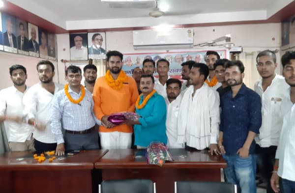 पटना : सवर्ण सेना के कार्यकर्ताओं का मिलन समारोह, कई कार्यकर्ताओं को दी गई नई जिम्मेदारियां