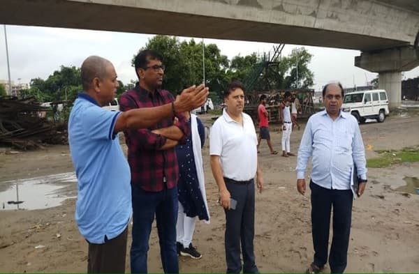 DM कुमार रवि पहुंचे दीघा घाट,  गंगा नदी के जलस्तर में हो रही बढ़ोतरी का लिया जायजा