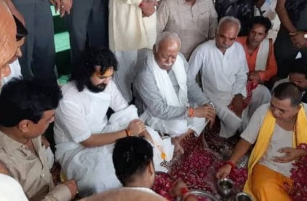 संघ प्रमुख से आरक्षण खत्म करने की दक्षिणा, पुष्कर में मोहन भागवत से पुरोहितों ने की मांग