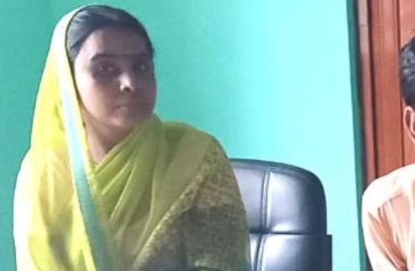 10 हजार घूस लेते महिला मुखिया रंगे हाथ गिरफ्तार