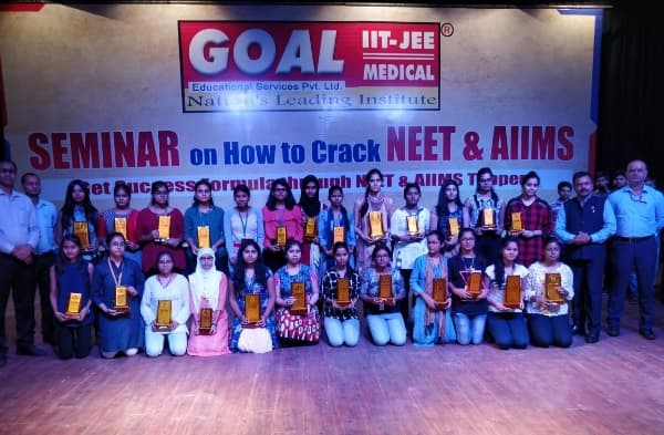 गोल इंस्टिट्यूट ने किया सेमीनार का आयोजन, मेडिकल की तैयारी के लिए स्टूडेंट्स को दिए गए सफलता के टिप्स