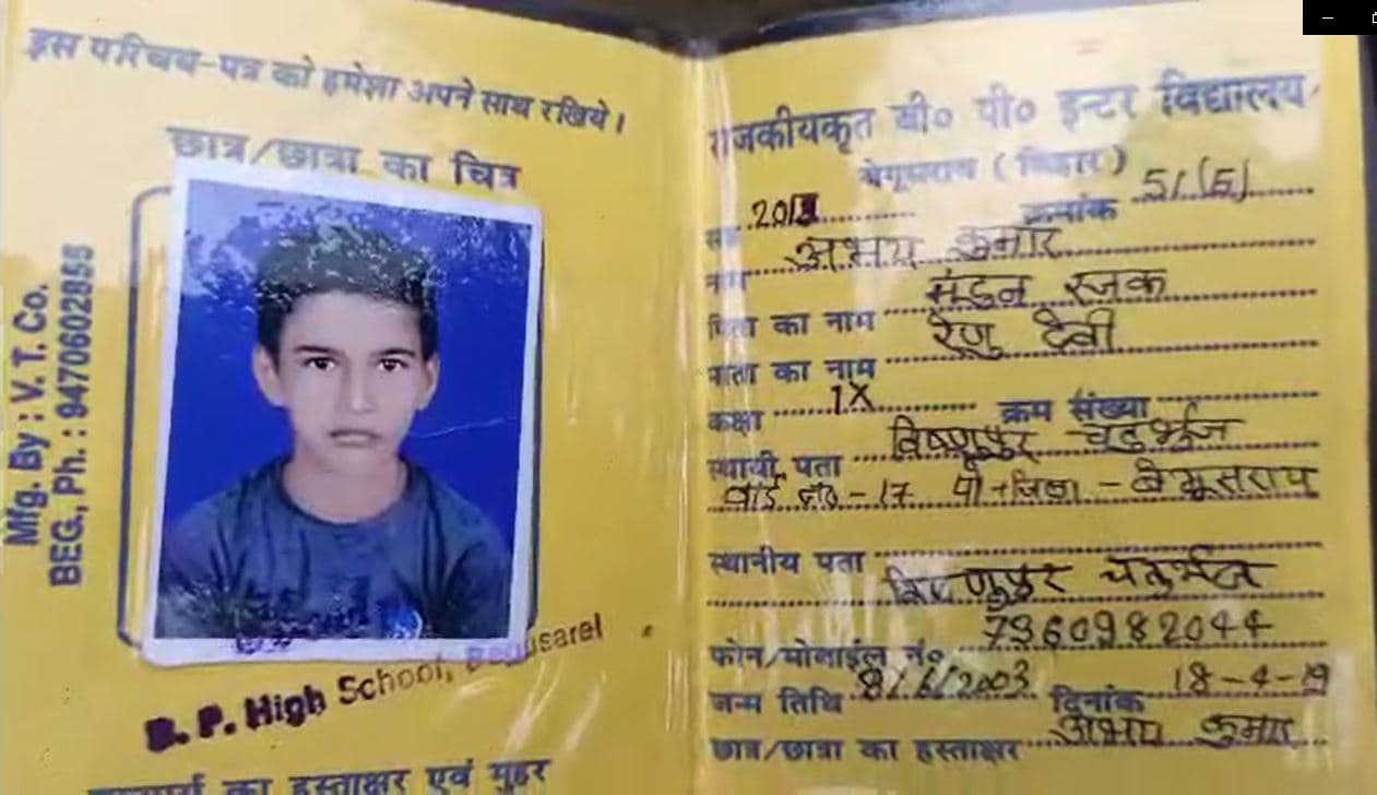 बेगूसराय : अभय हत्याकांड में डॉक्टरों ने बदली पोस्टमार्टम रिपोर्ट, उम्र और पता भी बदला, परिजनों ने लगाए गंभीर आरोप