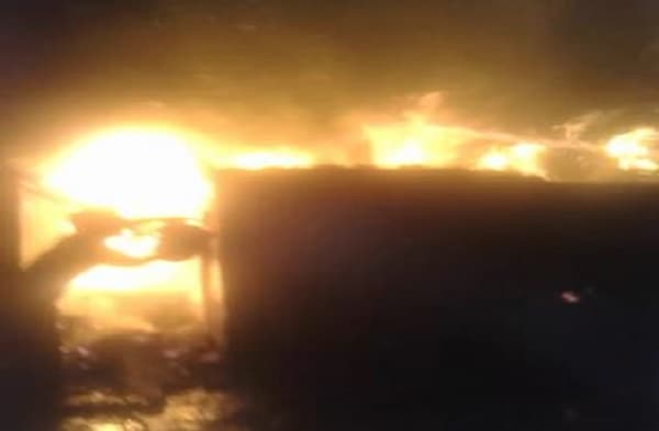 शिवहर: घर में लगी भीषण आग, 4 लाख की संपत्ति जलकर खाक