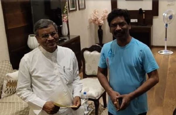 झारखंड में BJP के विजय रथ को रोकने के लिए महागठबंधन की कवायद तेज, बाबूलाल मरांडी और हेमंत सोरेन ने बंद कमरे में की गुफ्तगू