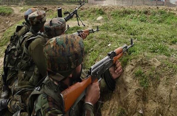 पाकिस्तान ने सीमा पर फिर की ना’पाक’ हरकत, गोलीबारी में 4 लोग घायल