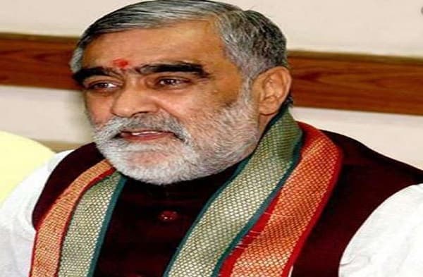 गोमूत्र से बनाई जा रही है कैंसर की दवा, हम भी बनाएंगे- अश्विनी चौबे