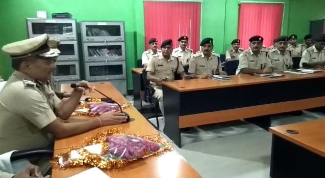 औरंगाबाद पहुंचे डीजीपी ने पुलिसवालों को दिए टिप्स, आने वाले त्योहारों में शांति और सौहार्द्र बनाए रखने को लेकर खास निर्देश