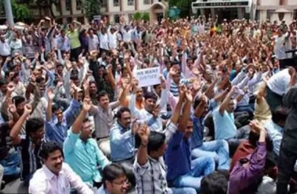 नियोजित शिक्षकों का नीतीश सरकार के खिलाफ सबसे बड़ा प्रदर्शन, सड़क पर अंतिम लड़ाई की तैयारी