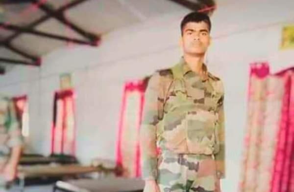 सेना में 24 अगस्त को दिया योगदान और देश के लिए सीमा पर हुए शहीद, कुपवाड़ा में शहीद हुए बिहार के सपूत कमलेश को सलाम