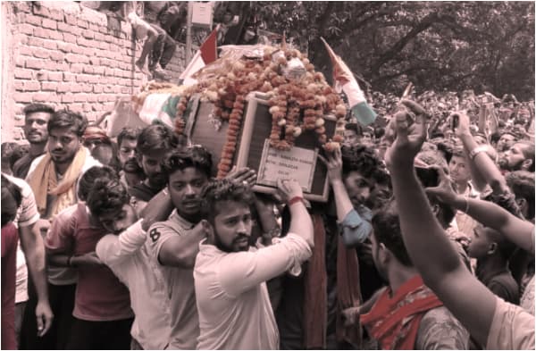 शहीद कमलेश की अंतिम यात्रा में उमड़ा जनसैलाब, बिहार के जांबाज सपूत के लिए हर आंख दिखी नम