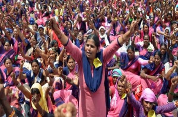 आंगनबाड़ी सेविकाओं को बड़ा तोहफा, अब 60 की बजाय 62 साल में होंगी रिटायर