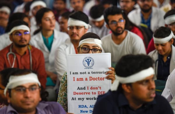 डॉक्टरों से मारपीट की तो 5 साल के लिए जाना होगा अंदर, दूसरे मेडिकल स्टाफ की सुरक्षा को लेकर भी कानून लाएगी सरकार