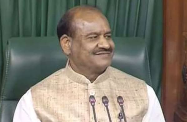 ट्रेन में शराब पार्टी से परेशान हुए लोकसभा स्पीकर, RPF ने मौके पर पहुंच 5 युवकों को किया गिरफ्तार