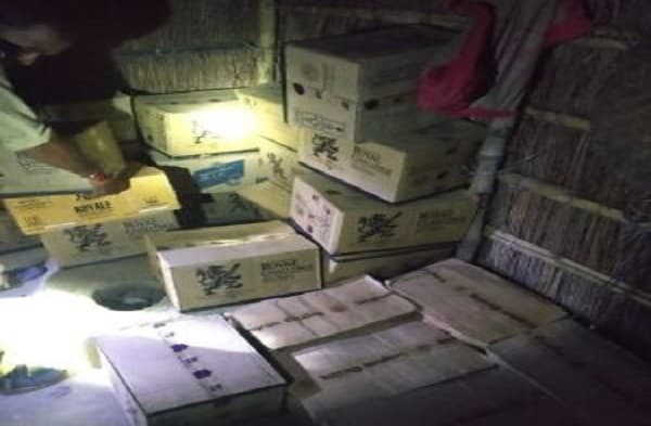 मुजफ्फरपुर: 120 कार्टन विदेशी शराब की खेप बरामद, कारोबारी फरार