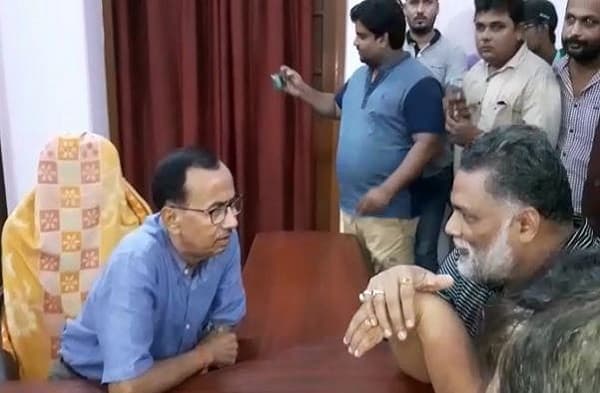 पप्पू यादव ने बेतिया गैंग रेप पीड़ित से की मुलाकात, क्राइम कंट्रोल को लेकर नीतीश सरकार पर उठाये सवाल