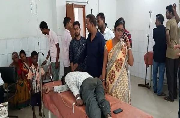 जमुई : सड़क हादसे में 5 लोगों की बाल बाल बची जान, तेज रफ्तार ऑटो पलटा