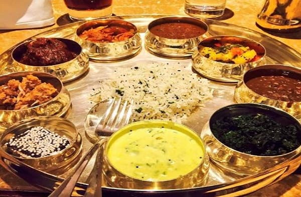 'आर्टिकल 370' थाली का उठाइए लुत्फ! 370 रुपये के छूट पर लजीज खाने का लीजिए मजा