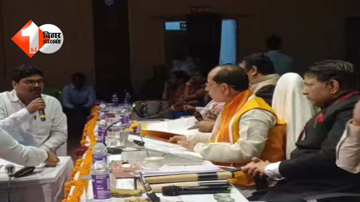 BIHAR BHUMI : 'कैसे बेटा हो यार ... ', विजय सिन्हा के कार्यक्रम में बुजुर्ग मां को लेकर पहुंचा युवक, भड़के डिप्टी सीएम ने कहा - माता-पिता का अपमान करता हो तो सीधे FIR करें ...