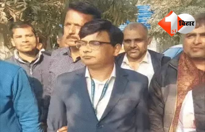 Vigilance Raid : पटना में निगरानी की रेड, नियोजन भवन में 5 लाख ररुपए रिश्वत लेते गिरफ्तार हुए बड़े अधिकारी, पढ़िए किस काम के किया था पैसों का डिमांड