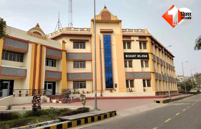 Patna News : पटना चाणक्य लॉ कॉलेज के LLM छात्र की संदिग्ध मौत, हॉस्टल में रूम से लव लेटर भी बरामद; मां ने जताई यह आशंका