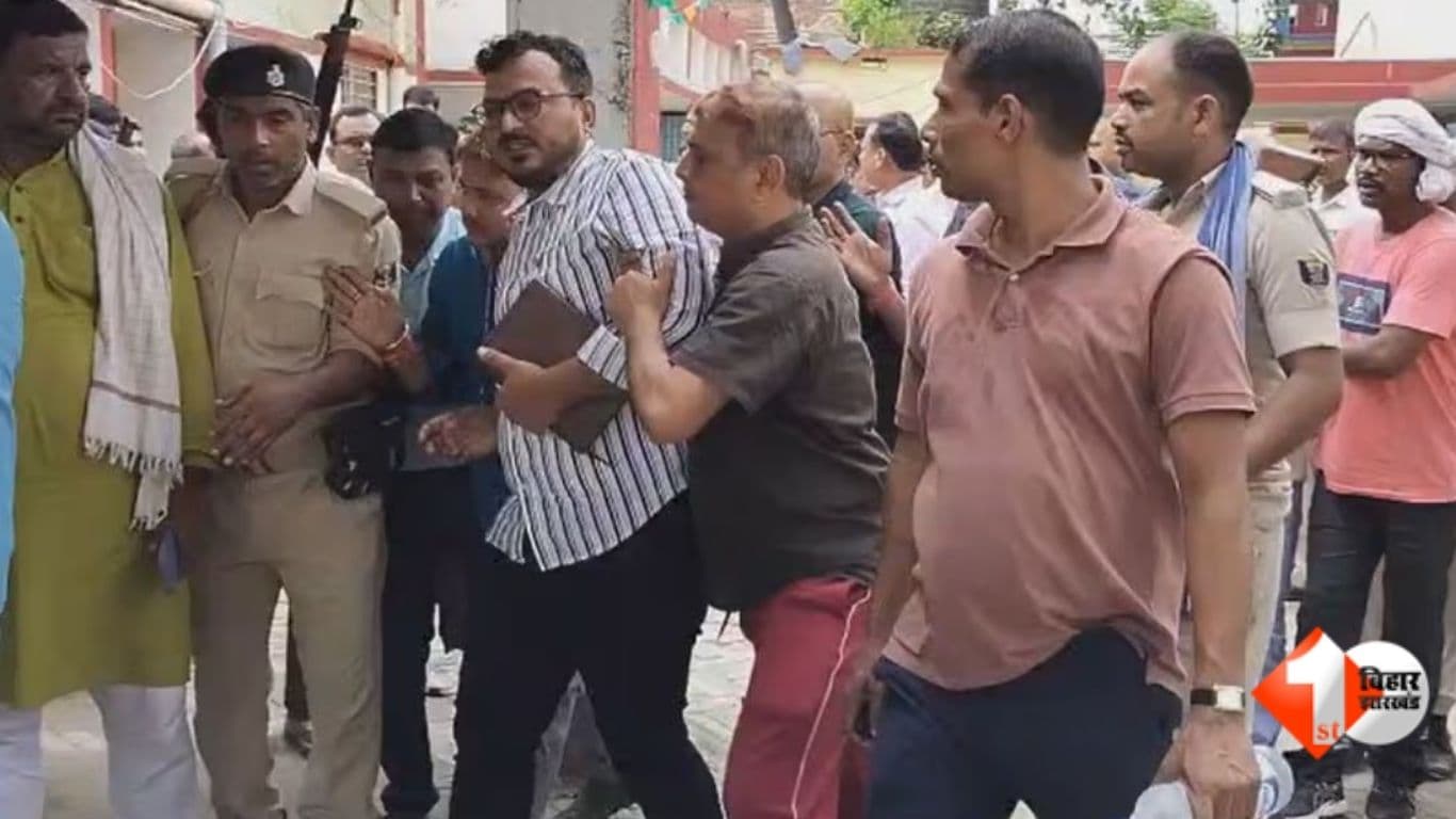 Bihar CO Suspend, Begusarai CO Rajeev Kumar, Bihar Vigilance Trap Case, Bihar Revenue Department, CO Suspension News, Begusarai Dandari CO Arrest, Bihar Corruption News, Rajeev Kumar CO, Bihar Vigilan