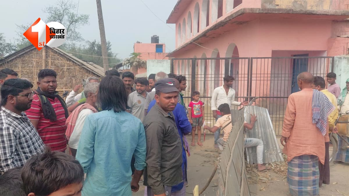 सरकारी स्कूल में शिक्षक-शिक्षिका की इश्कबाजी, नाराज ग्रामीणों ने किया भारी बवाल, कर दिया ताला बंद