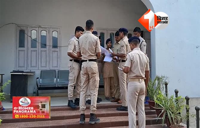 Bihar Election 2025 : वोटिंग के दौरान ईवीएम की फोटो और वीडियो वायरल, दो युवकों पर पुलिस की कार्रवाई, उठे सुरक्षा पर सवाल