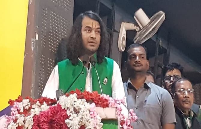 तेजस्वी, राबड़ी की गैरमौजूदगी में राज्य परिषद की बैठक को तेज प्रताप ने किया संबोधित, कहा- परिवार के लोगों को एकजुटता से रहना होगा