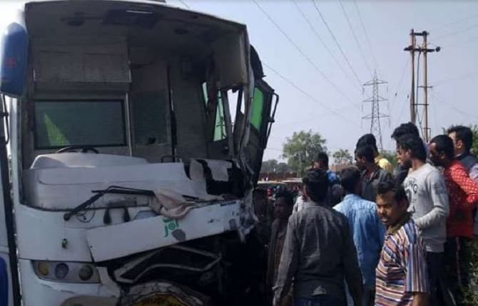 रांची में भीषण सड़क हादसा, बस-जीप की टक्कर में 4 लोगों की मौत