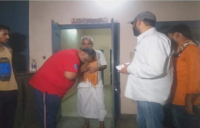 पप्पू यादव ने रघुवंश बाबू से की मुलाकात, रात के वक्त अचानक पहुंचकर लिया आशीर्वाद