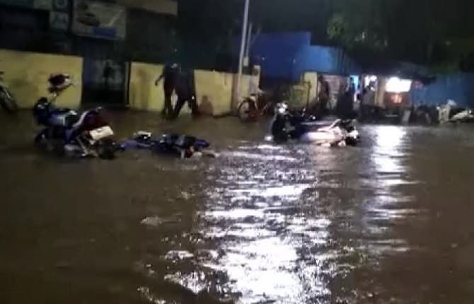 पुणे में भारी बारिश के कारण हादसा, दीवार गिरने से 5 लोगों की मौत