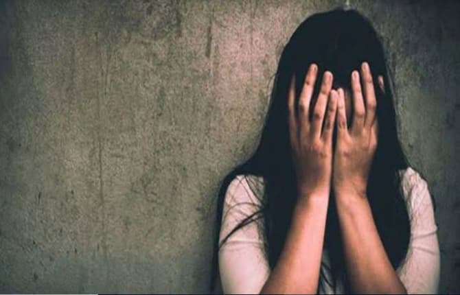 राजधानी में 11 लोगों ने किया गैंगरेप, दोस्त के साथ निकली लड़की को बस स्टॉप से उठाया