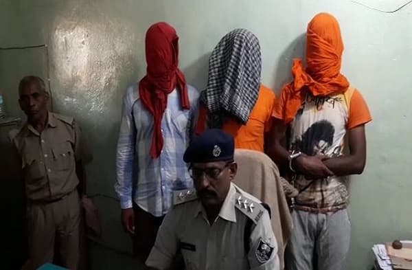 पुलिस ने सुलझायी चीनी कारोबारी की मर्डर मिस्ट्री, हथियार के साथ तीन कुख्यात गिरफ्तार