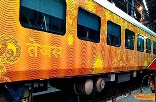 तेजस एक्सप्रेस के यात्रियों को मिलेगी सौगात, IRCTC ने किया बड़ा एलान