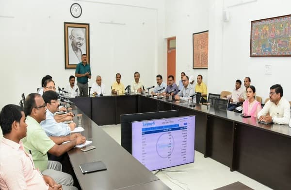 सूखा प्रभावित परिवारों को मिलने लगी 3-3 हजार रुपए की राहत राशि, 48 घंटों में डीबीटी के तहत खाते में ट्रासंफर होगा पैसा