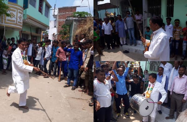 हर साल की तरह इस साल भी मंत्री जी ने भांजी लाठी, हाथ में तलवार लिए एक्शन में दिखे कृष्णनंदन वर्मा