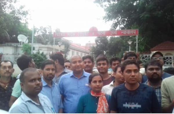 डीएलएड प्रशिक्षित शिक्षकों ने खटखटाया हाईकोर्ट का दरवाजा, डिग्री की वैधता नहीं मिलने से हैं नाराज