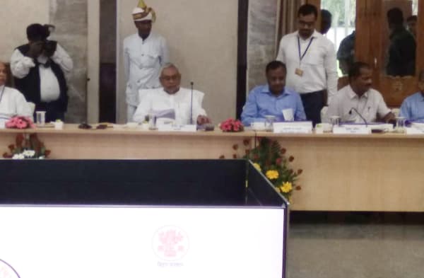 बिहार विकास मिशन की बैठक शुरू, सीएम नीतीश कर रहे 7 निश्चय योजना की समीक्षा