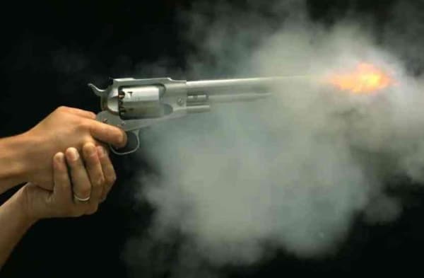 पुलिस जवान ने शराब पीकर किया हंगामा, सार्जेंट मेजर के ऑफिस में चला दी गोली