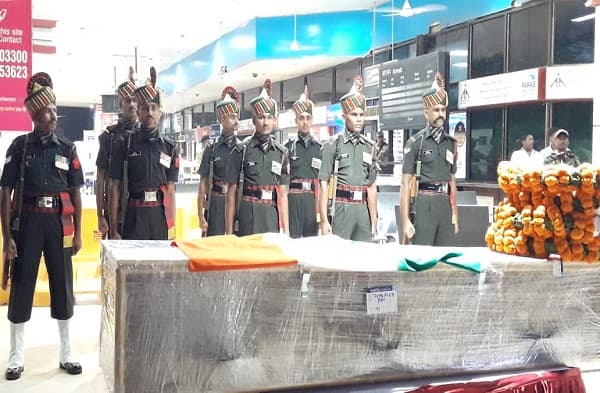 19 साल के शहीद जवान कमलेश का पार्थिव शरीर पहुंचा पटना, लेकिन दो फूल चढ़ाने नहीं मिली किसी मंत्री और अधिकारी को फुर्सत