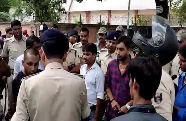 नए ट्रैफिक नियम के बहाने पुलिस की गुंडागर्दी, कंकड़बाग में वाहन जांच के बहाने युवक के साथ की गाली गलौज