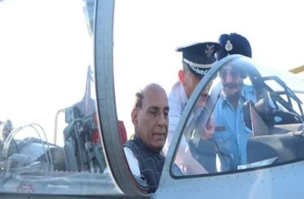 फाइटर जेट ‘तेजस’ में आज उड़ान भरेंगे रक्षा मंत्री राजनाथ सिंह