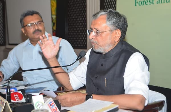 कश्मीर में इंटरनेट रोके जाने को सुशील मोदी ने बताया सही, कहा- पहले भी कई बार लगा है बैन