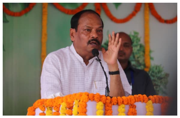 विस्थापन नीति बनाकर विकास कर रही सरकार, सीएम रघुवर दास ने विधानसभा भवन से विस्थापित लोगों को दी नई कॉलोनी