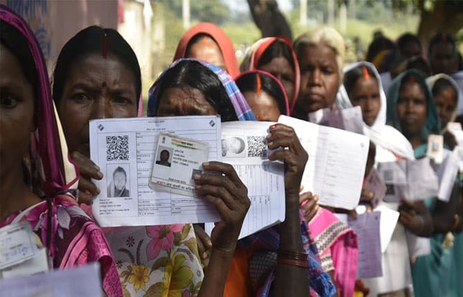 अभी-अभी : बंपर वोटिंग की ओर बढ़ रहा झारखंड, 1 बजे तक आंकड़ा पहुंचा 50 फीसदी के करीब